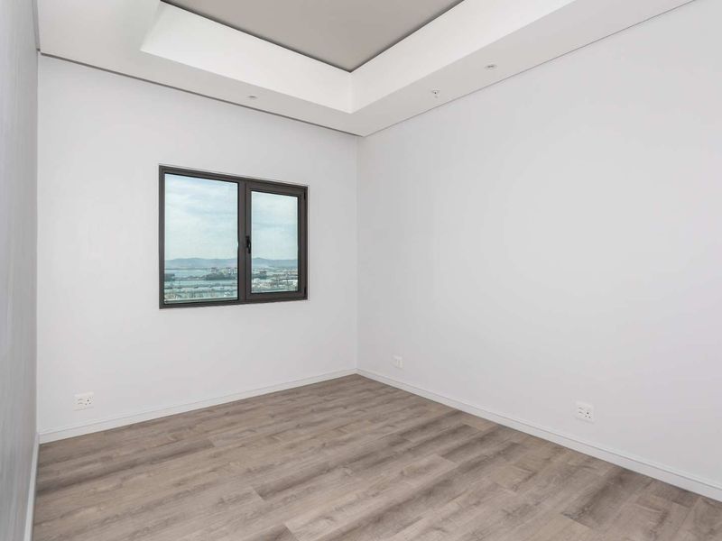 Modern Two-Bedroom Apartment with a Balcony overlooking the Ocean at Harbour Arch in Cape Town - Photo 6