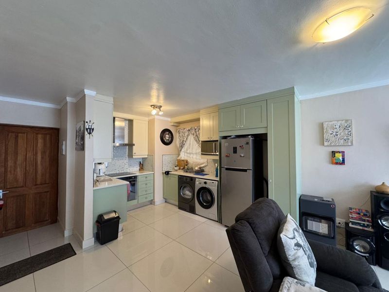 Modern unfurnished 2 bedroom apartment with quality branded fittings - Photo 8