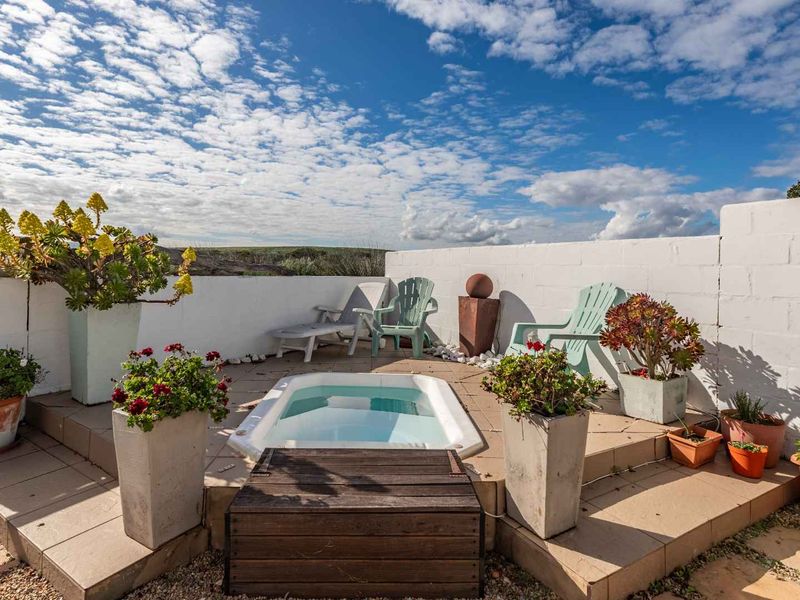 Elegant Estate Living just 400 Metres from the Beach - Photo 3