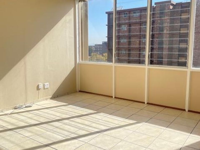 Bachelor Apartment For Rent in Pearcyan - Sunnyside| Affordable & Central - Photo 5