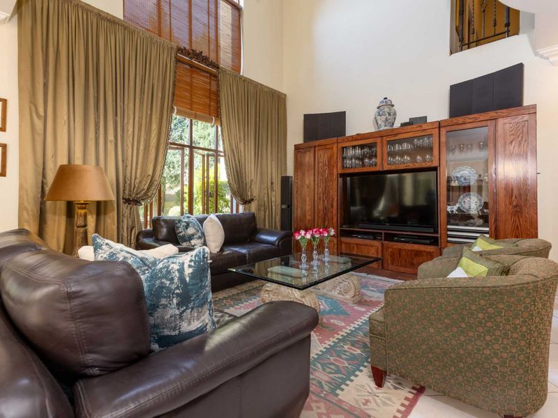 PRESTIGIOUS, HIGH-END TROPHY RESIDENCE IN A SERENE AND PEACEFUL LOCATION - Photo 5