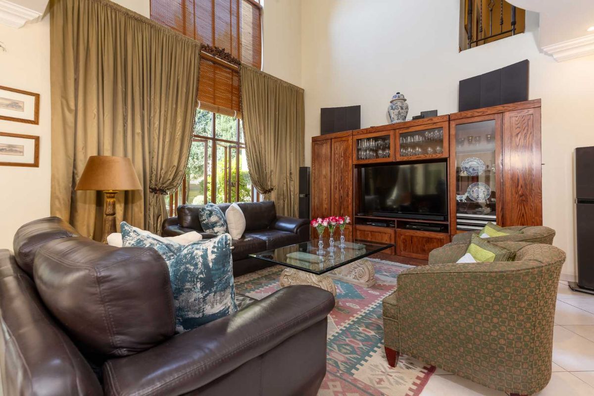 PRESTIGIOUS, HIGH-END TROPHY RESIDENCE IN A SERENE AND PEACEFUL LOCATION - Photo 5