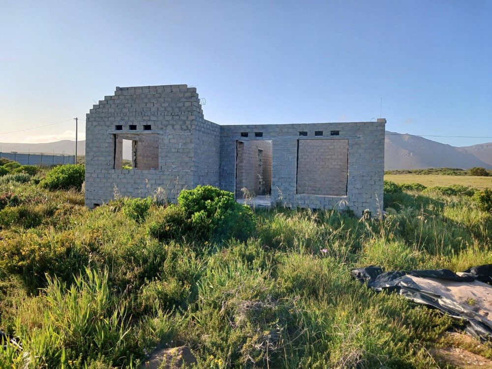 Front View - now from another angle. The Viewer should do himself/herself a favour - by working through all of the 14 photos.  75 Metres away from direct Sea View.