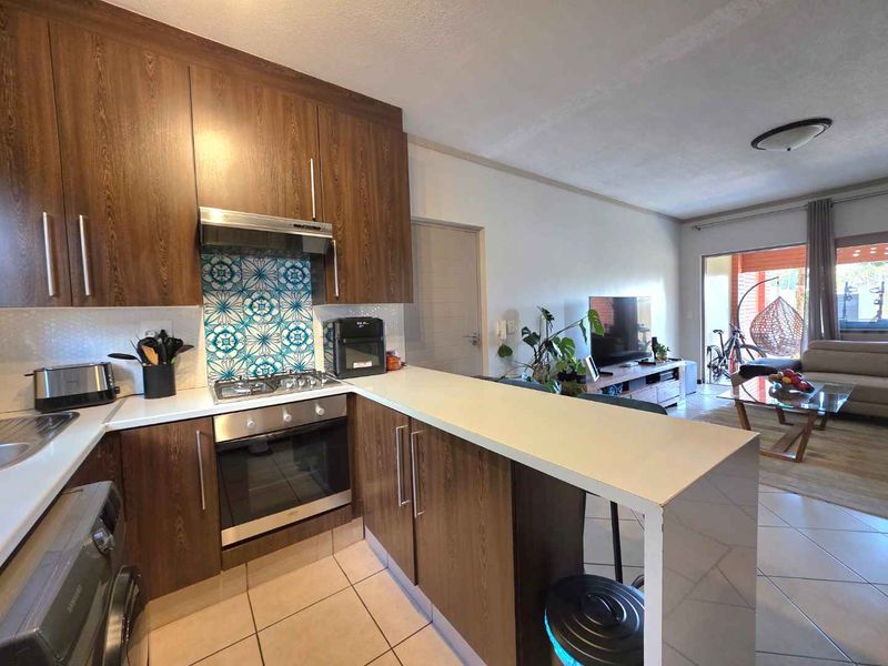 2 Bed Garden Apartment with Resort-Style Living in Secure Estate - Photo 4