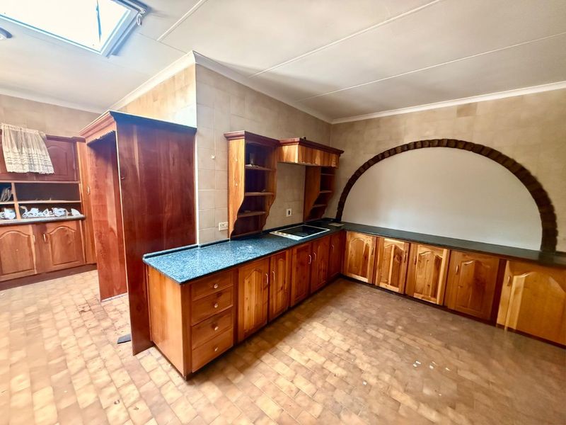 Spacious 4-Bedroom Unit on Secure Unit Rynfield AH– Available 1 February 2026 - Photo 2