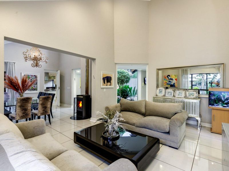 FOR SALE 4 BEDROOM FAMILY HOME - WITH DEVELOPMENT POTENTIAL!!! - Photo 8