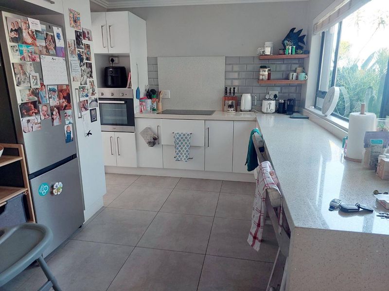 Beautiful Home For Rental in Palm Lakes Estate - Photo 3