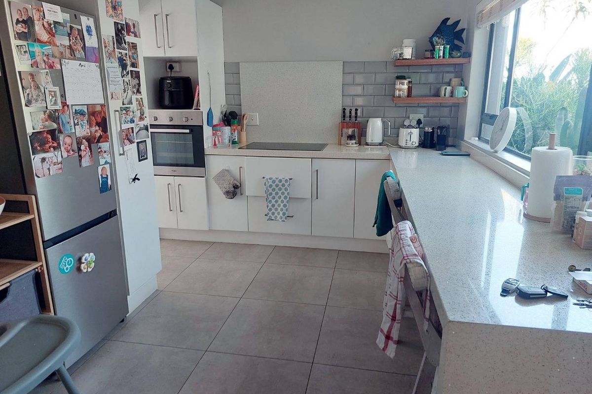 Beautiful Home For Rental in Palm Lakes Estate - Photo 3