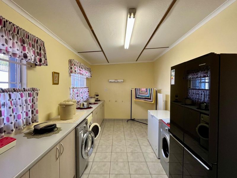 Luxury Family Home for Sale in Okahandja | 3 Bedroom Entertainer’s Dream - Photo 9