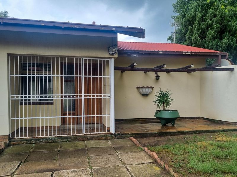 Invest Smart in Bethlehem: Spacious 4-Bedroom Opportunity! - Photo 3