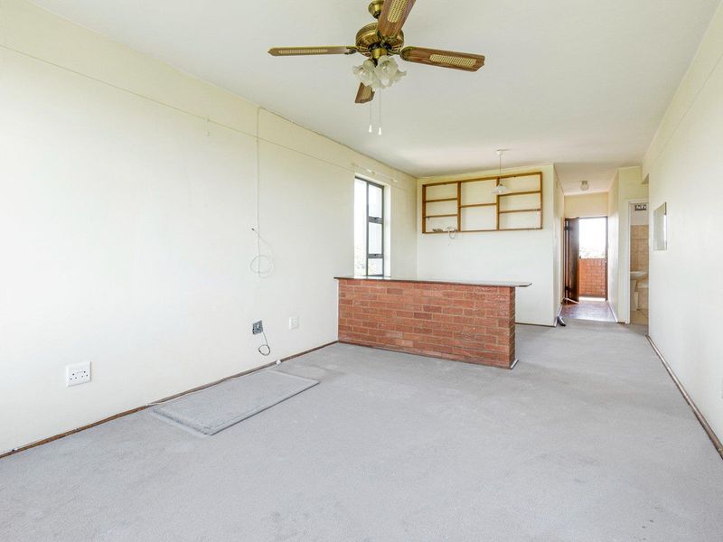 Spacious secure apartment - Photo 9