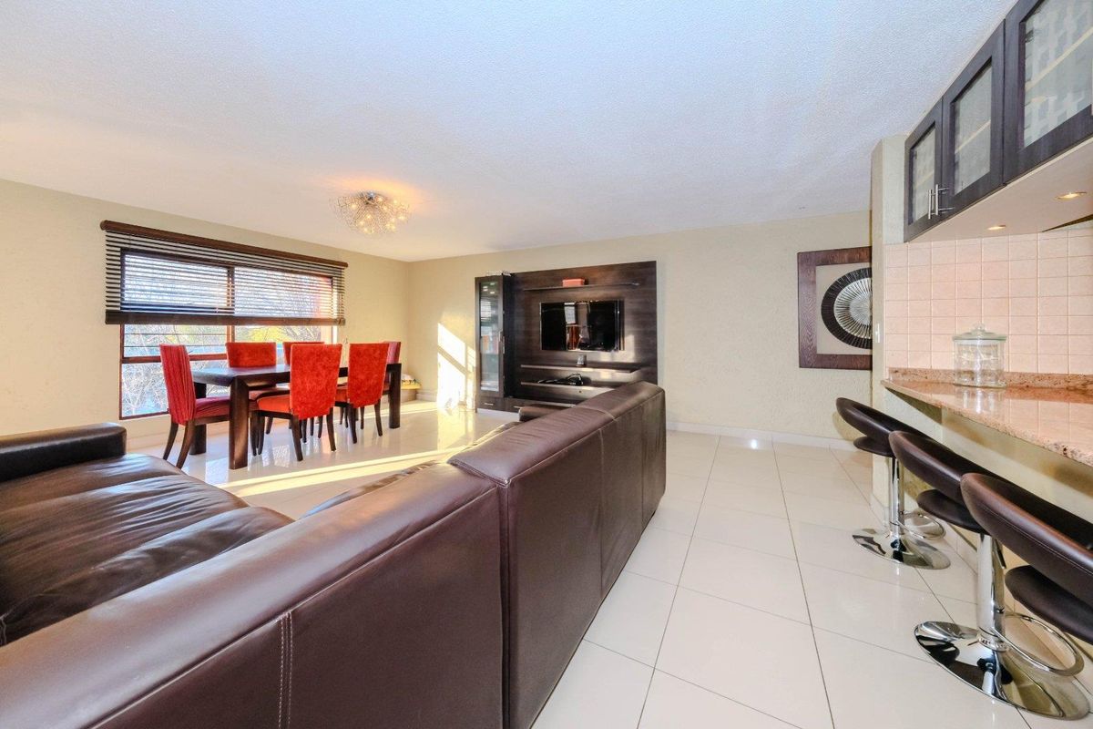 Empty & Urgent! Popular Townhouse Complex on the Ridge Highbury. - Photo 4