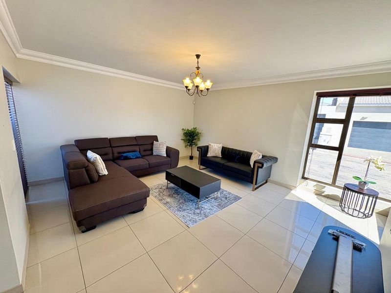Furnished 3x Bedrooms House To Rent in Long Beach - Photo 2