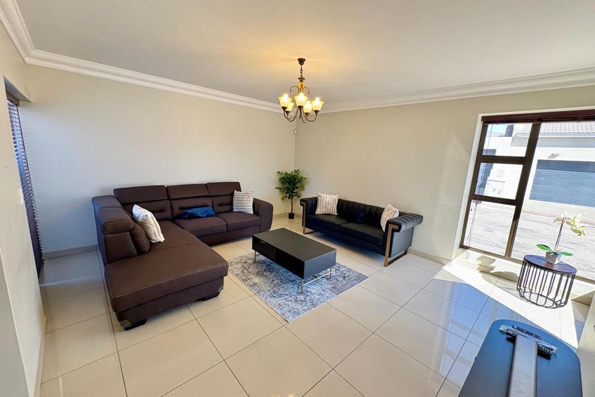 Furnished 3x Bedrooms House To Rent in Long Beach - Photo 2