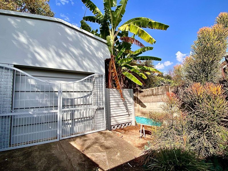 Family Home with a Spacious Yard - Photo 6