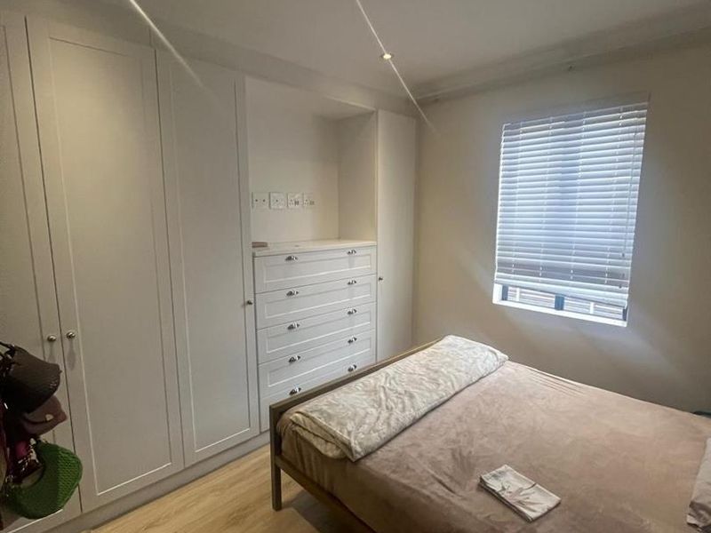 Hyde Park Château Villa ~ A Quiet Expression of Legacy - Photo 9