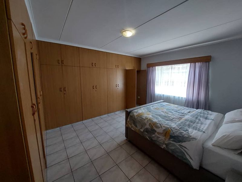 HOCHLAND PARK - FOR SALE - Photo 9