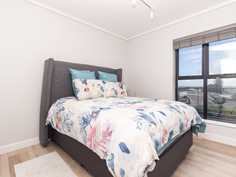 Two Bedroom Apartment With Lovely Views - Photo 10