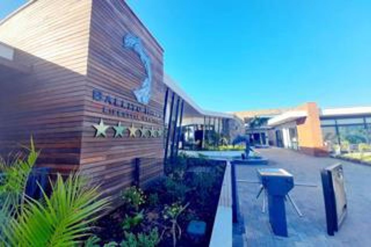 Modern 3 Bedroom Apartment to Rent in Ballito - Photo 2