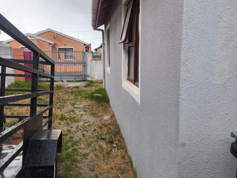 Charming Two-Bedroom House for Sale in Litha Park, Khayelitsha - Photo 5