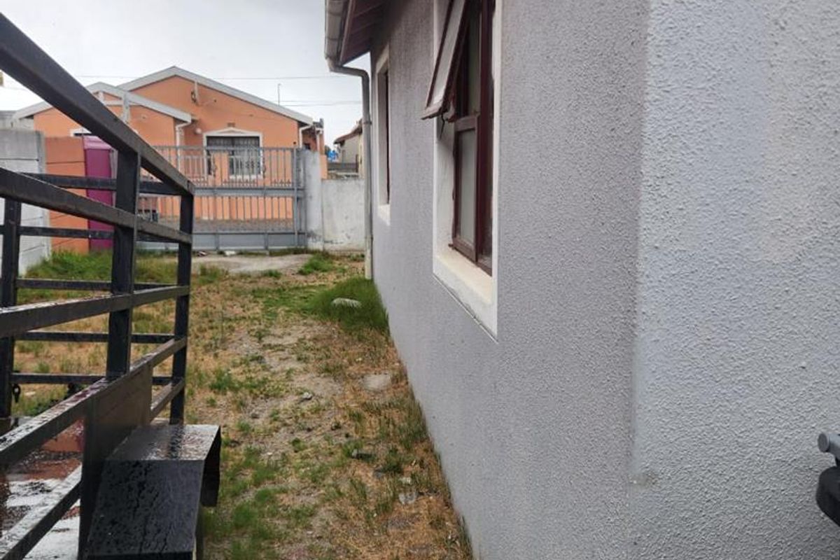 Charming Two-Bedroom House for Sale in Litha Park, Khayelitsha - Photo 5