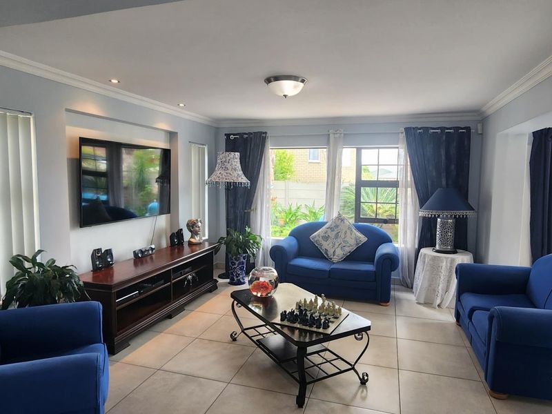 Double deck delight up for grabs - Photo 3