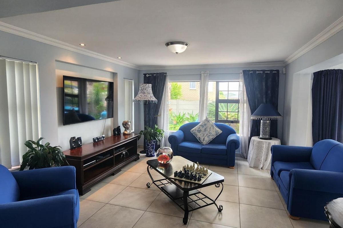 Double deck delight up for grabs - Photo 3