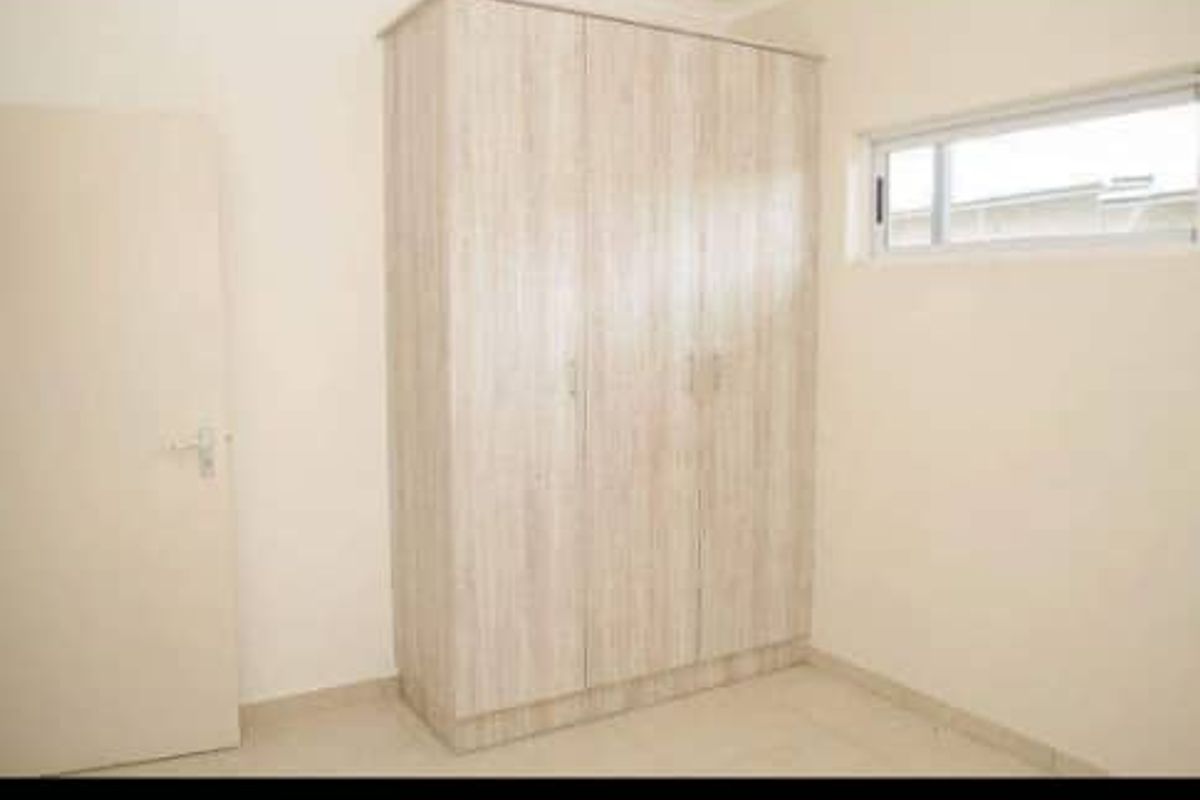 "Luxury Living in Rocky Crest: 2-Bed Townhouse for $1.1M!" - Photo 4