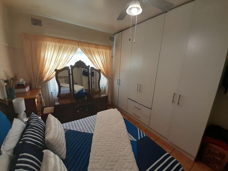 "Neat two bedroom apartment for sale" - Photo 10