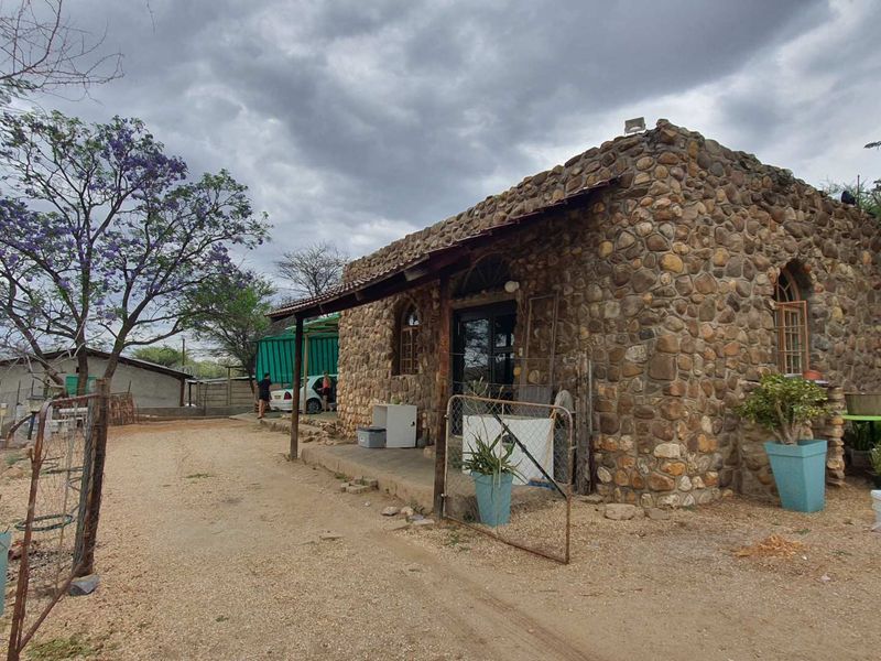 5-Hectare Equestrian Estate with Two Homes – Brakwater, Windhoek5ha Equestrian Estate with 2 Homes - Photo 8