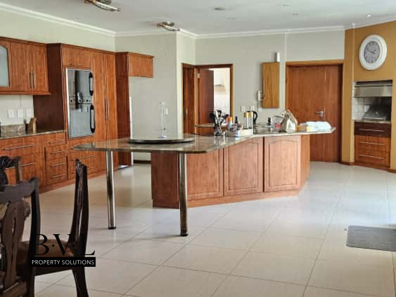 Rossmund Estate Luxury, Scale & Opportunity in One Exclusive Address - Photo 3