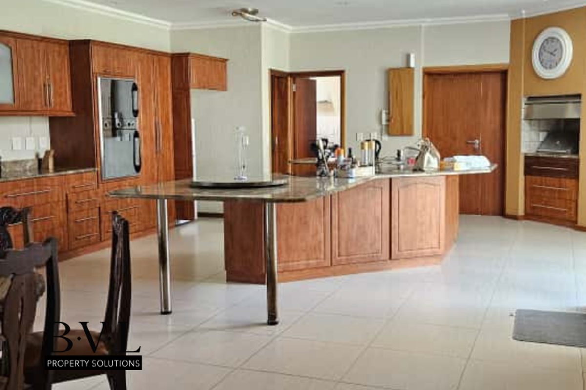 Rossmund Estate Luxury, Scale & Opportunity in One Exclusive Address - Photo 3