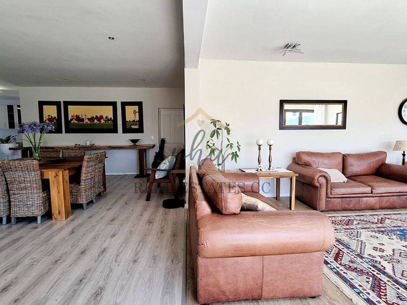 SPACIOUS FAMILY HOME WITH SEPARATE FLAT FOR SALE – KRAMERSDORF, SWAKOPMUND - Photo 8