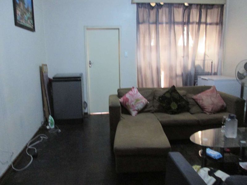 BEAUTIFUL BACHELOR WITH A BALCONY FOR SALE IN PRETORIA CENTRAL - Photo 9