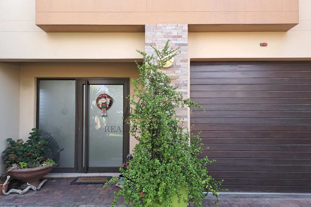 Stunning, upmarket 3 bedroom townhouse, close to the beach for sale in Dolphin Beach - Photo 2