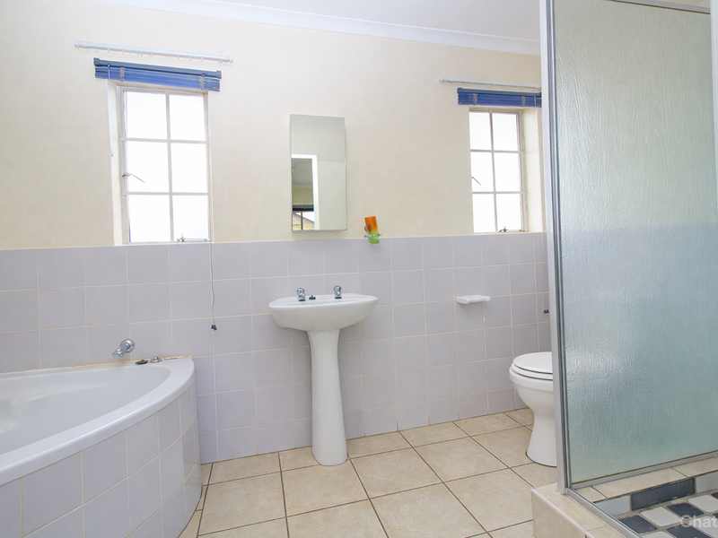 Move in ready - Photo 8