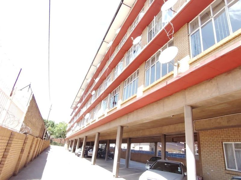 Emota, 2 Bedroom for sale - Photo 2