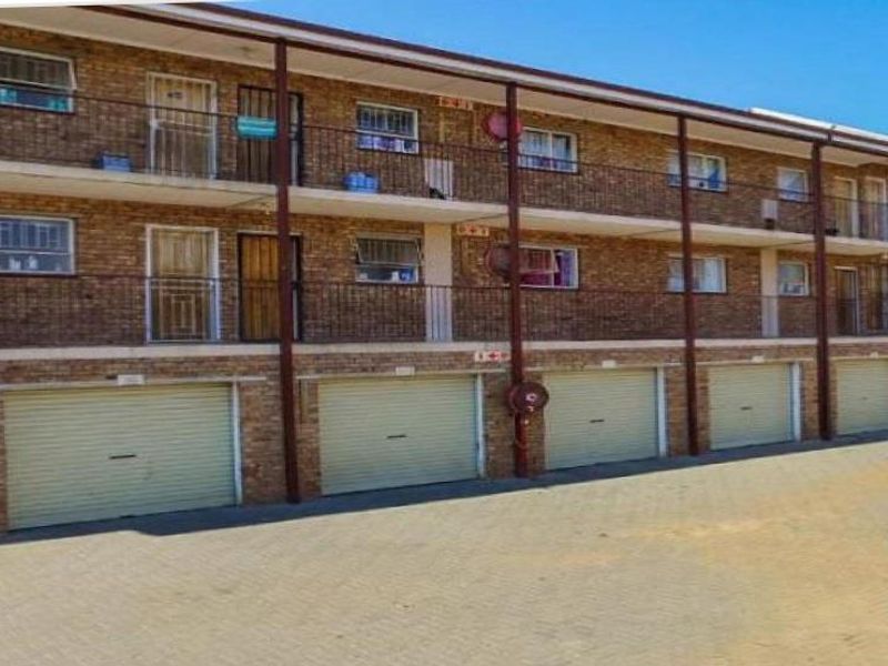 2 bedroom flat in Kempton Park - Photo 2