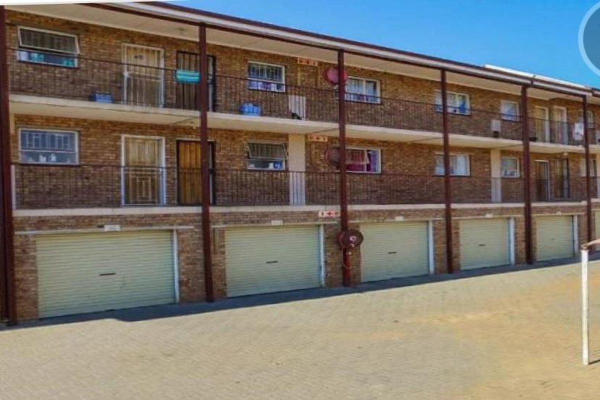 2 bedroom flat in Kempton Park - Photo 2