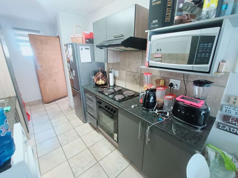 BEAUTIFUL FIRST FLOOR APARTMENT FOR SALE IN ROOIHUISKRAAL!!!!!! - Photo 2