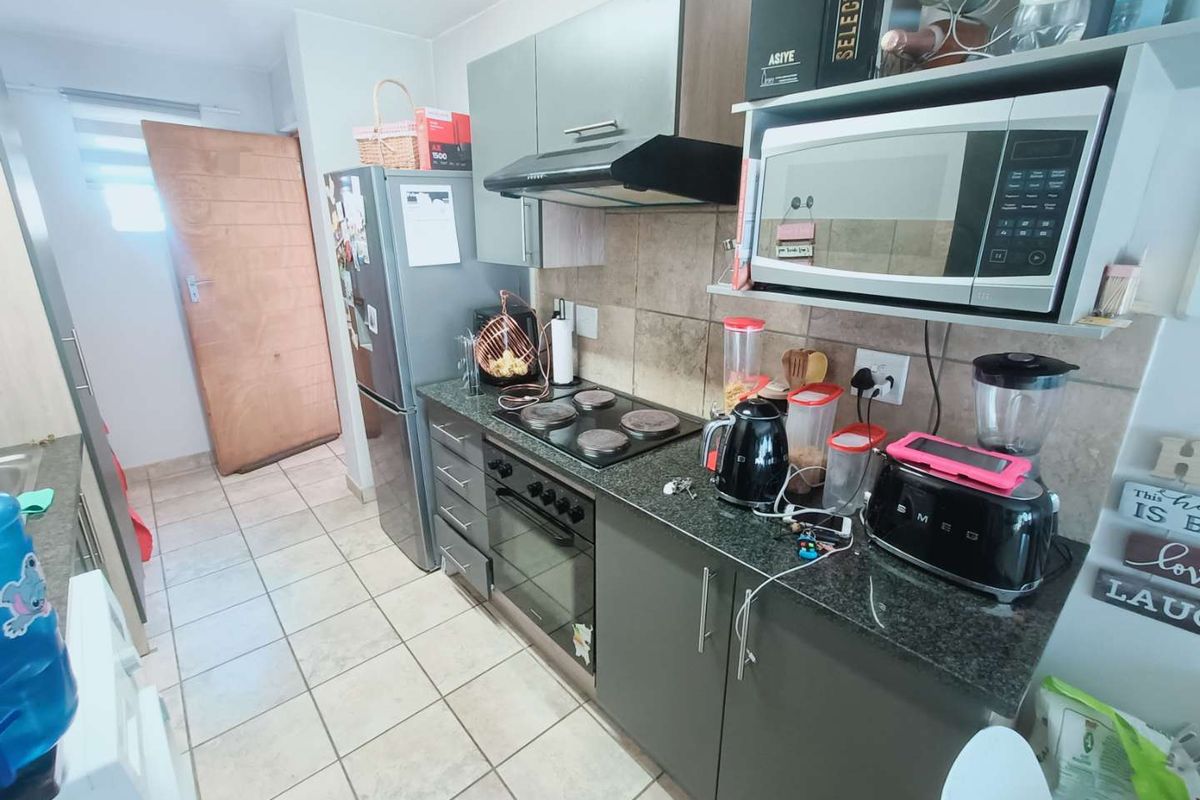 BEAUTIFUL FIRST FLOOR APARTMENT FOR SALE IN ROOIHUISKRAAL!!!!!! - Photo 2