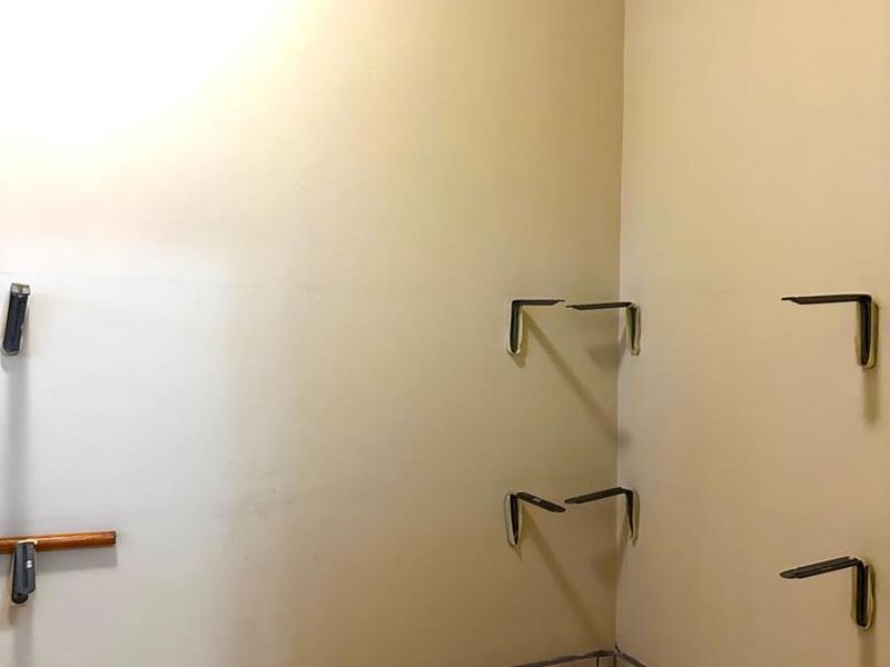 Expansive 5-Bedroom Home with Luxury Ensuites & Entertainer’s Appeal - Photo 6