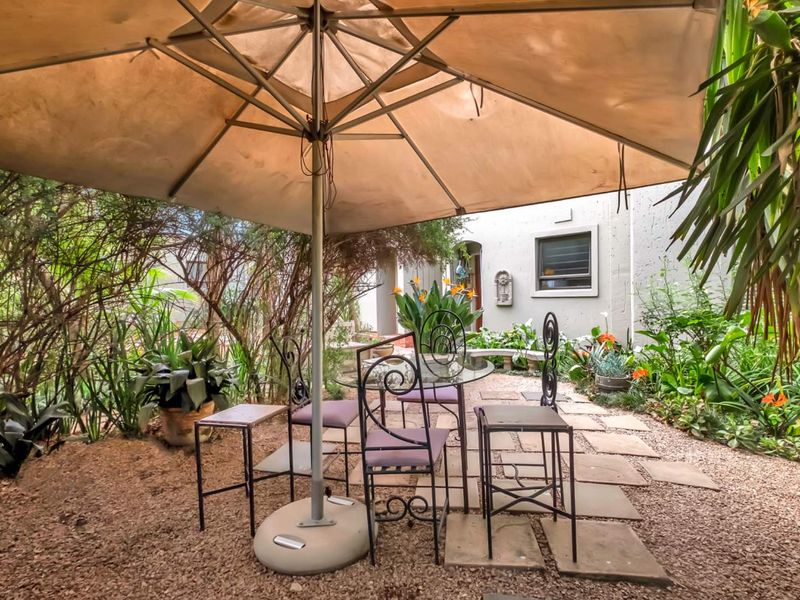 DELIGHTFUL GROUND FLOOR APARTMENT -IN A FABULOUS BROADACRES LOCATION - Photo 6