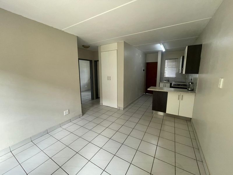 GROUND FLOOR APARTMENT FOR SALE IN ROOIHUISKRAAL NORTH!!! - Photo 7