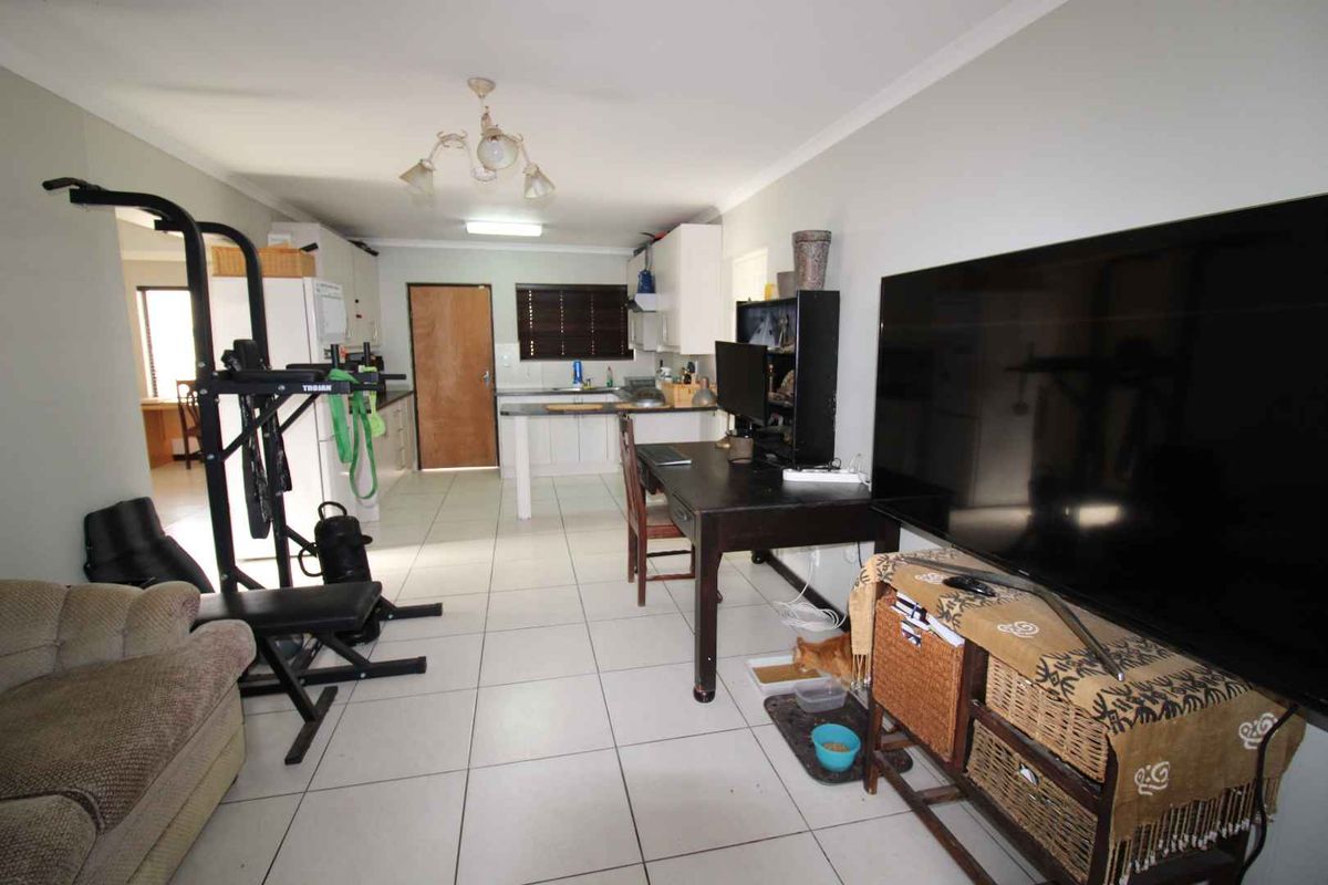 Perfect Home for the small family! - Photo 2