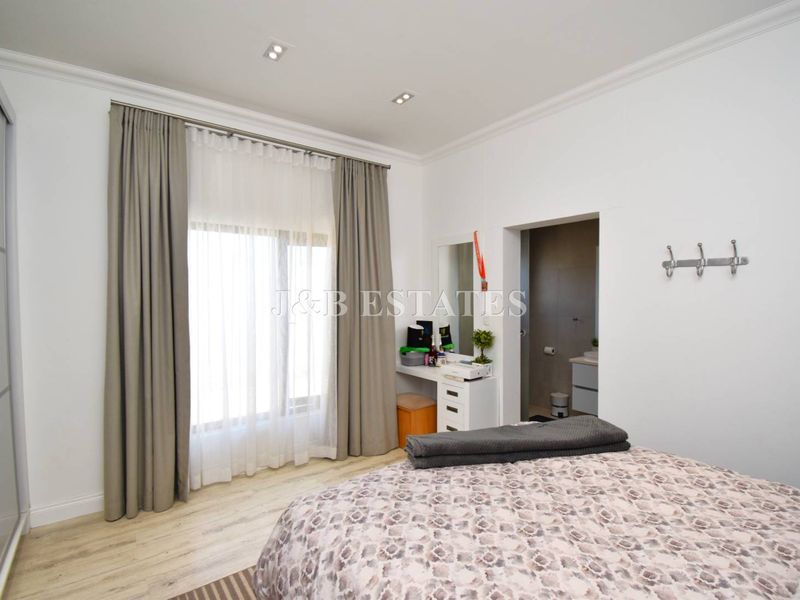 Breathtaking 5-Bedroom House Near Lagoon - Photo 10