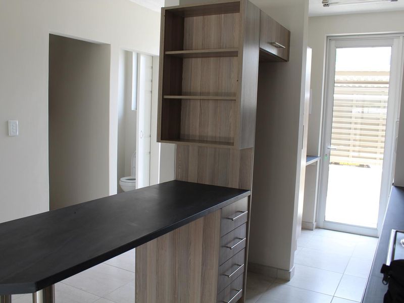 Eureka Court Spacious Apartment - Photo 4