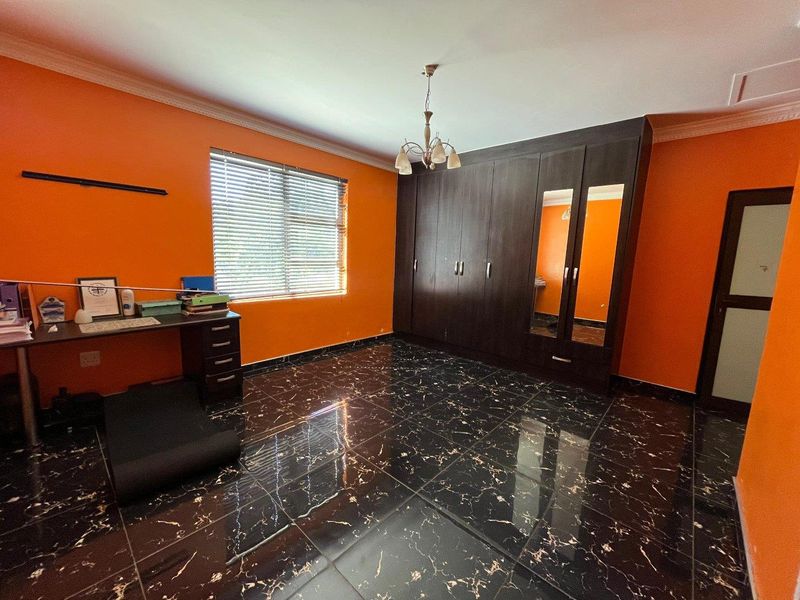 🏡 FOR RENT | DOUBLE-STOREY 8-BEDROOM HOME WITH FLAT  – Pioneers Park ✨ - Photo 8