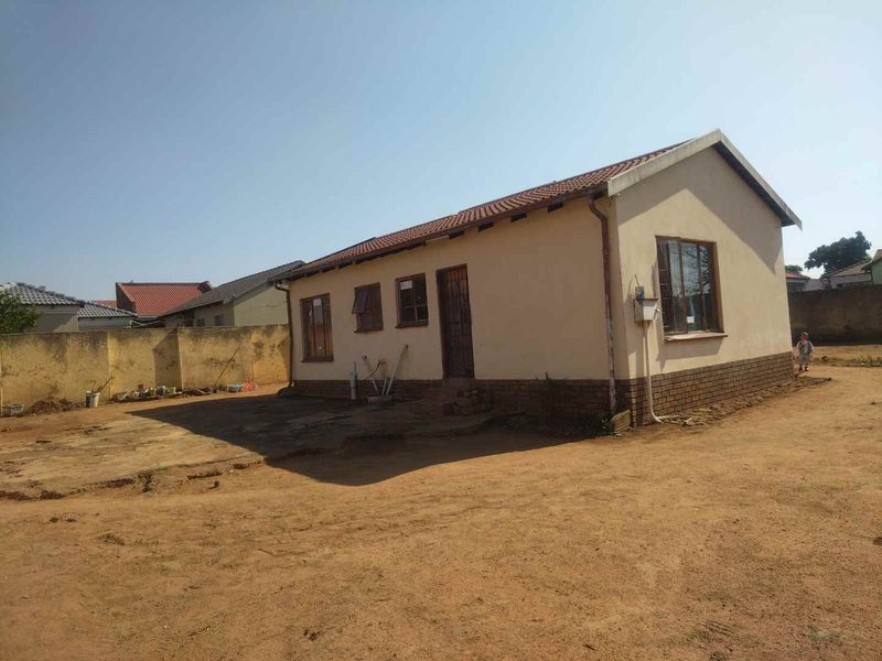 3 bedrooms house for sale in Soshanguve FF - Photo 4