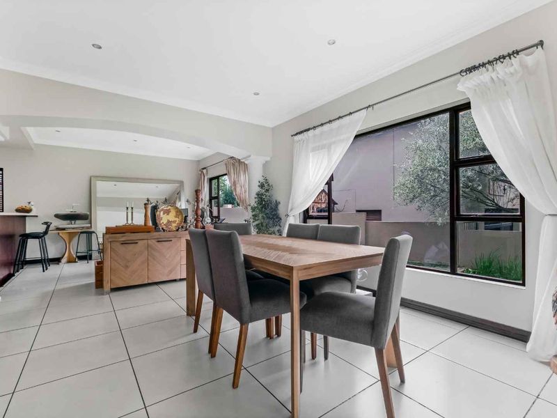 STRIKING DUPLEX HOME IN A QUIET SECURE ESTATE - Photo 5